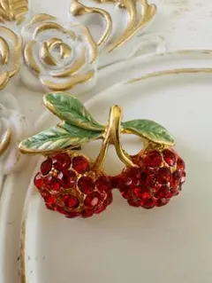 さくらんぼブローチ　ビジュー