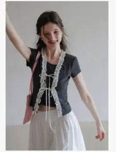 デ*コ様 リボンディテール付き半袖フリルクロップトップ