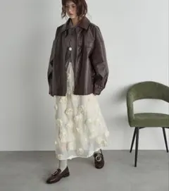 THEYOnフラワーモチーフセミフレアシアースカート