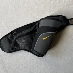 NIKE ナイキ ボディバッグ ボトルショルダーバッグ 刺繍ロゴ黒ブラックグレー