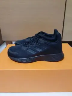 【激安】新品 adidas スニーカー！