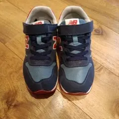 New Balance キッズスニーカー ネイビー/レッド　373 20