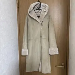 フード付きベージュ　ムートンコート