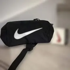 Nike ブラック ボディバッグ