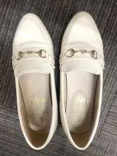 美品‼️パンプス エナメル　ローファー　アイボリー HARUTA