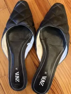 ZARA 黒 キルティング フラットシューズのサムネイル