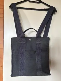 リュック　バッグ　グレイ