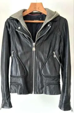 Item thumbnail for item 8d995c1d-0f23-4b07-897a-db625406bed8