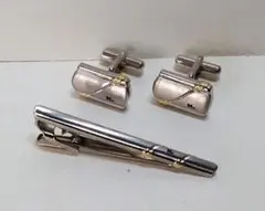 タイピンとカフスボタン