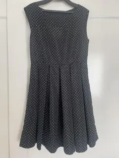 ドット柄ノースリーブワンピース