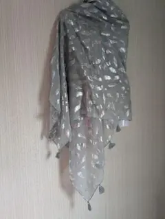 ◎お値下げ◎　グレー+シルバー　大判ストール　カジュアルにも、エレガンスにも！