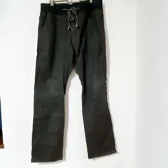 Lee 長ズボン　パンツ⭐️黒っぽいグレー無地⭐️30インチ⭐️カジュアル⭐️