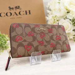 【極美品】COACH クレヨンハート柄 ラウンドファスナー長財布のサムネイル