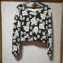 【新品タグ付き】バラ柄 長袖 クロップドトップス
