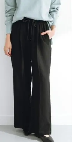 タックワイドイージーパンツ Mサイズ黒。