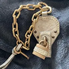 Chloé ゴールド レザー キーホルダー　パディントンのサムネイル