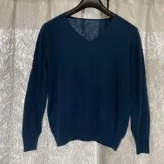 ダークブルー Vネックセーター　薄手