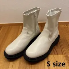 ショートブーツ ホワイト