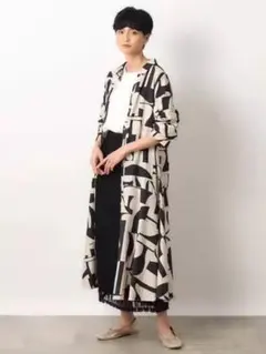 オペークドットクリップ ジオメトリックプリントシャツワンピース 幾何学模様