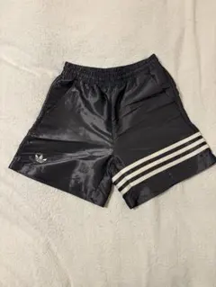 adidas 黒 ストライプ ショートパンツ S