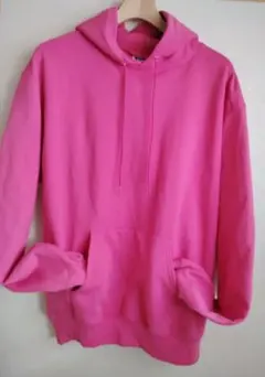 ピンク パーカー