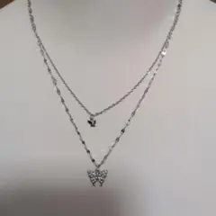 バタフライデザインの二重ネックレス