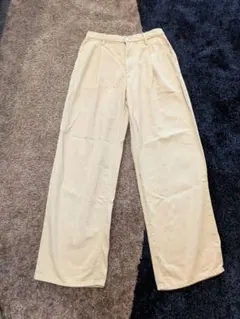 ユニクロ　ベージュ タックワイドパンツ チノ