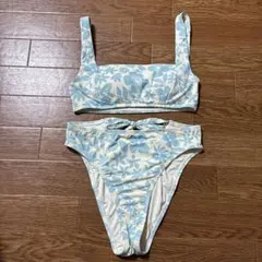 美品　BILLABONG ビラボン　ビキニ　水着のサムネイル