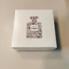 CHANEL ギフトボックス 香水ボトルデザイン