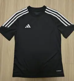 adidas ブラック Tシャツ ストライプ150cm