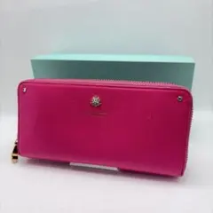 サマンサタバサ 長財布 マゼンタ ビジュー プレート ラウンドジップ　ピンク