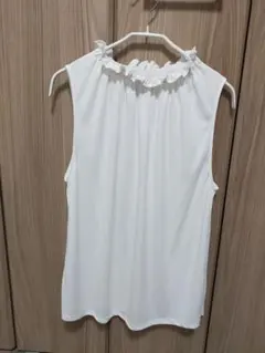 ZARAホワイトノースリーブ フリル