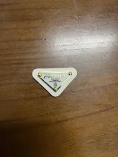 PRADA トライアングル型ホワイトプレート