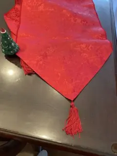 みーこ様専用 クリスマス赤い花柄テーブルセンター タッセル付き