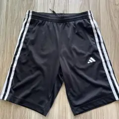 adidas 黒 ストライプ ハーフパンツ 140cm