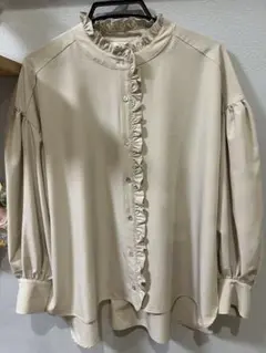 【超美品】TORRAZZO DONNAベージュ フリルシャツ