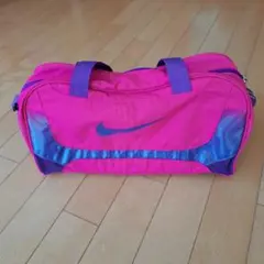 Nike ピンクバッグ 中型