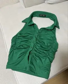 緑タンクトップ