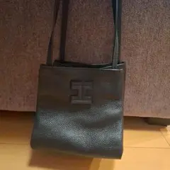 IACUCCI イアクッチ ショルダーバッグ ブラックのサムネイル