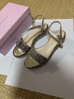DIANA グリッターウェッジサンダル