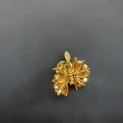 蝶型ブローチ 金色 クリスタル装飾