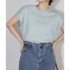 新品タグ付き　andme ロゴ刺繍フレンチスリーブTシャツ　Mサイズ　ブルーのサムネイル