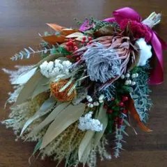 ユーカリとキングプロテア、ドライアンドラと針葉樹のスワッグ　49cm[688]