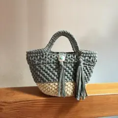 Item thumbnail for item bca3404d-d8c4-4d2a-9692-718995a2941d