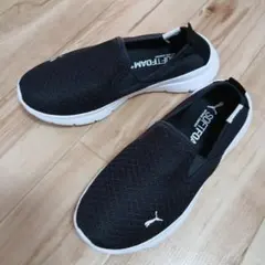 Puma ブラック スリッポン シューズ