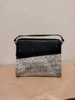 MIN＆MON NEY YORK 幾何学模様 スタッズ クロスボディバッグ