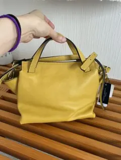 新品ジャンニキキャリーニ　イエロー レザー 定価 30,000円Origami