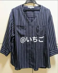 UNTITLED ネイビーとホワイトストライプ Vネックシャツ サイズ4