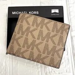 新品⭐️MICHAEL KORSメンズ二つ折り財布　モカベージュのサムネイル
