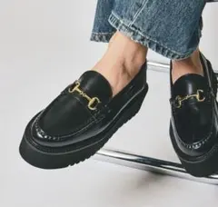ブラックレザー厚底ローファー ゴールドチェーン